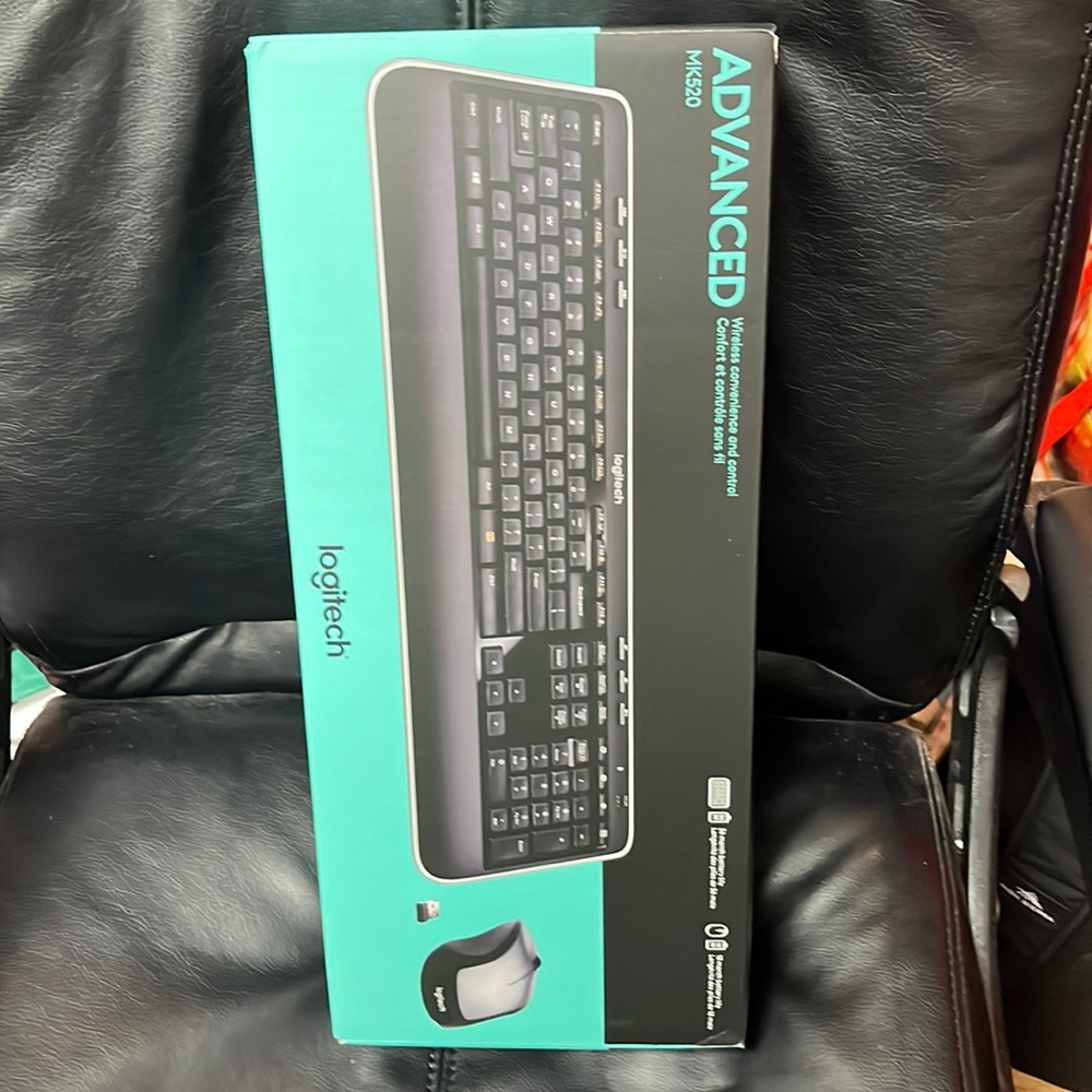 Logitech MK520 Wireless Keyboard And Mouse Combo With Manual